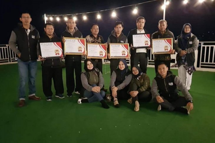 KPU Pandeglang dapat penghargaan penyelenggara pemilu terbaik 2019