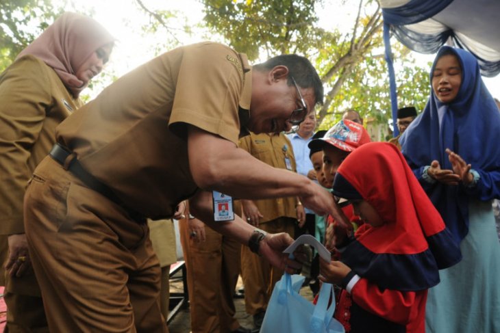 Peringati 10 Muharam, Pemkab dan Klinik Agara Lebak Santuni anak yatim