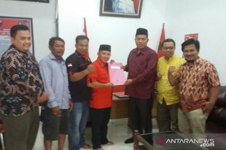 Rizal Munthe mendaftar sebagai balon Bupati Labura ke PDI Perjuangan