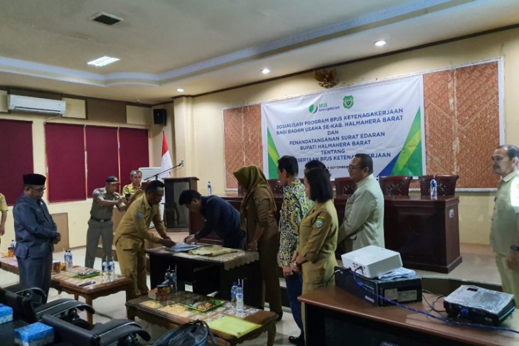 Bupati Halbar tandatangani Surat Edaran kepesertaan BPJS Ketenagakerjaan
