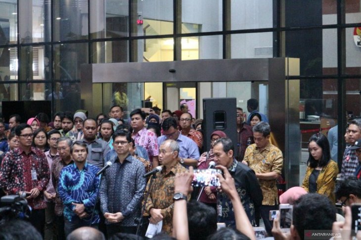 Komisioner KPK Saut Situmorang: revisi UU KPK sebaiknya oleh anggota DPR baru