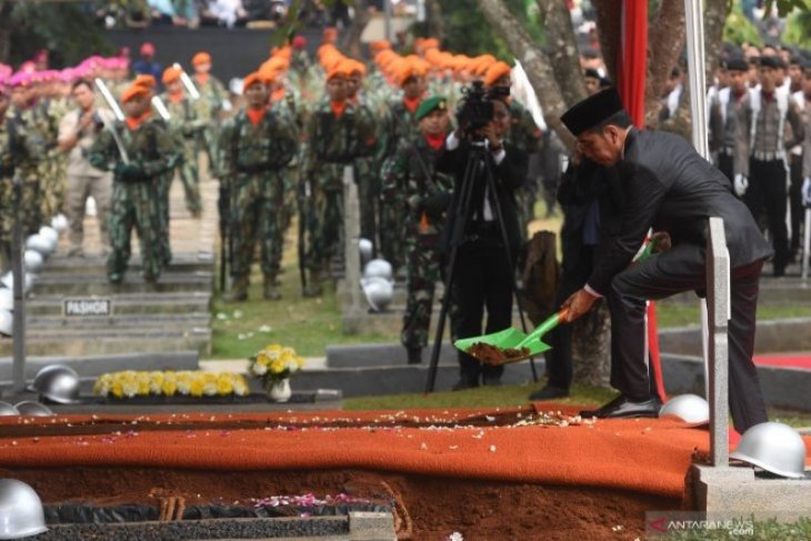 Upacara pemakaman BJ Habibie di Taman Makam Pahlawan Nasional Utama Kalibata