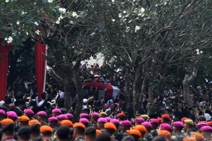 Upacara pemakaman BJ Habibie di Taman Makam Pahlawan Nasional Utama Kalibata