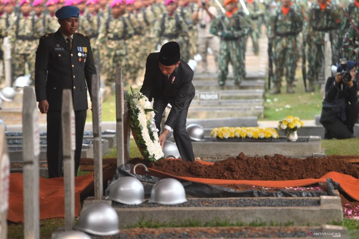Bendera setengah tiang dipasang sejumlah kedubes asing tanda berkabung