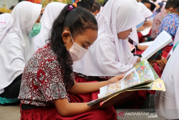 SDN 131 Kota Jambi dilengkapi pojok baca di ruang kelas