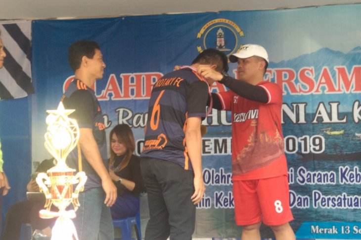 Olahraga bersama dan penutupan Turnamen Sepak Bola Danlanal Cup