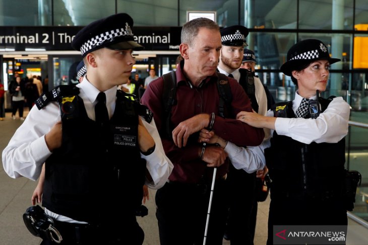 Berita dunia - Pria yang ditangkap di Bandara Heathrow didakwa terorisme