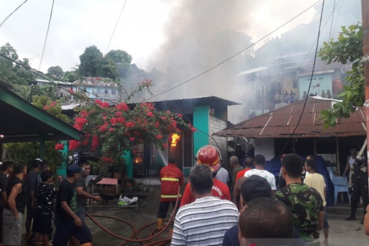Polres Ambon benarkan dua warga tewas dalam kebakaran