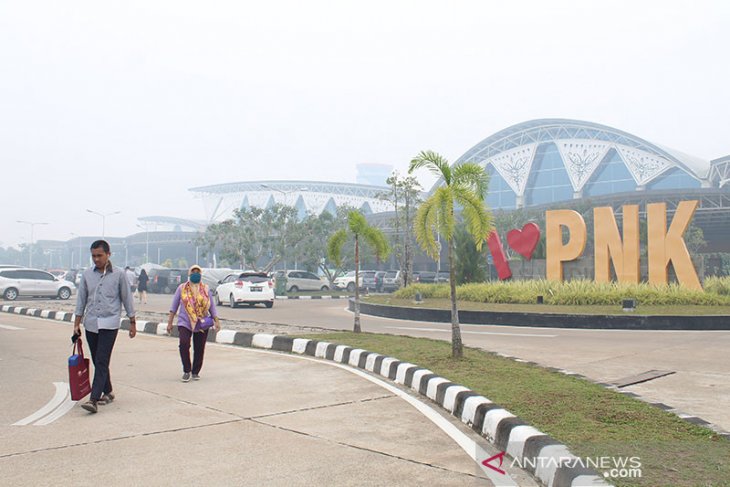 Garuda cancels 12 flights on Sunday due to smog in Kalimantan