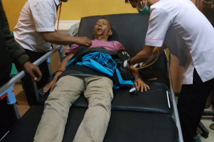 Anggota Yonif 320 Badak Putih meninggal setelah motornya menghantam mobil