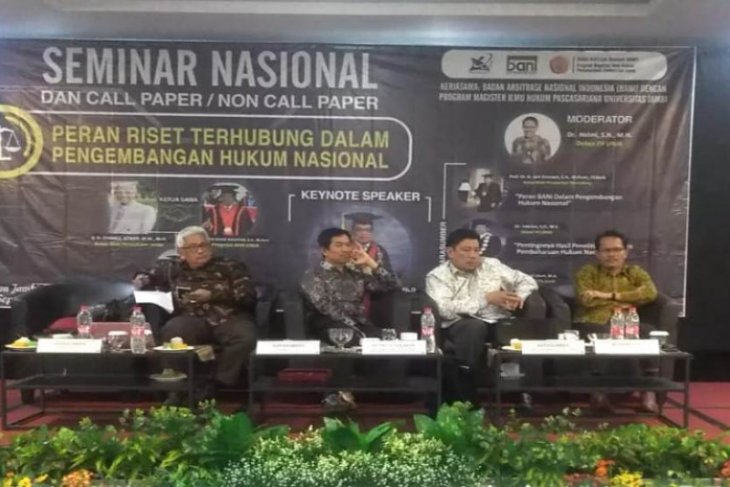 Unja gelar seminar riset dalam pengembangan hukum nasional
