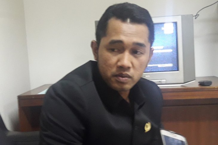 Pemprov Banten diminta perhatikan jalan ligkungan Kota Serang