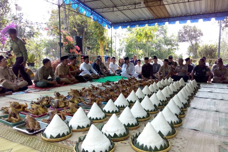Desa Purwobinangun mengembangkan wisata religi Makam Syeh Jumadil Kubra
