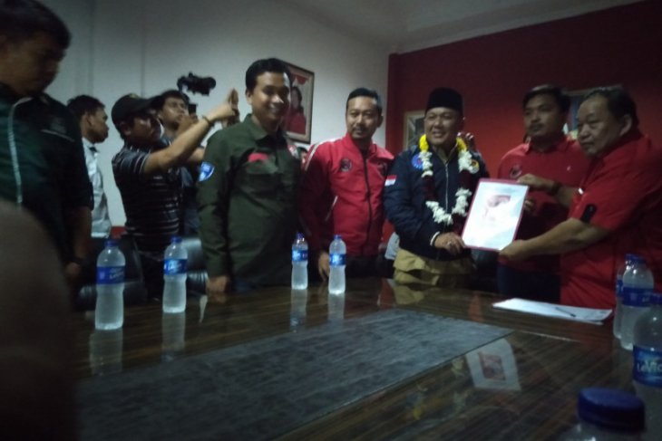 Ahmad Zamakhsyari resmi mendaftar bakal calon bupati ke PDIP
