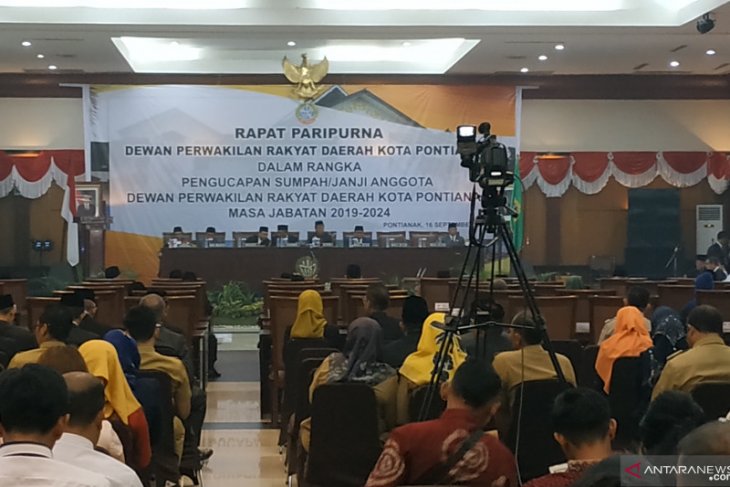 Gubernur Kalbar hadiri pelantikan anggota DPRD Kota Pontianak