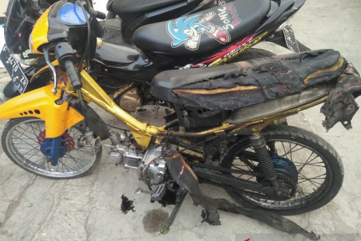 Aksi bakar motor saat ditilang, ternyata bodong