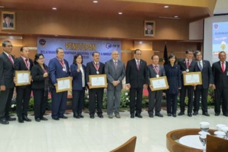 Kepala Dinas Perhubungan Kota Depok raih penghargaan