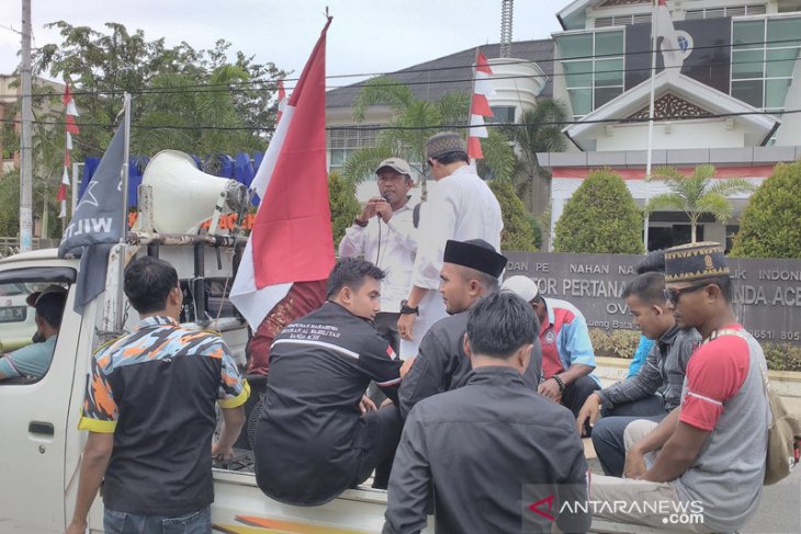 Massa Gempar demo PTUN terkait gugatan Bupati Simeulue