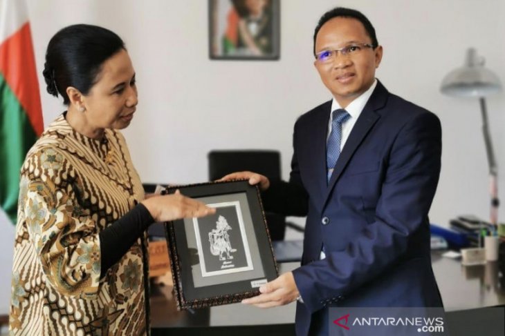 BUMN garap proyek tambang di Madagaskar dikawal Menteri Rini