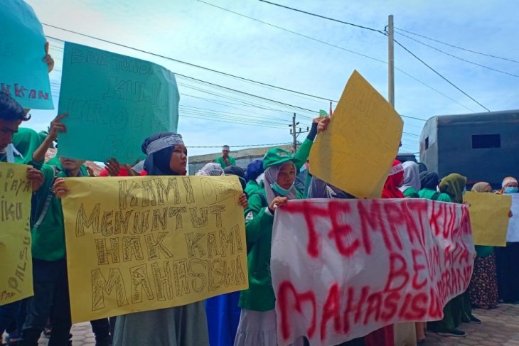 Mahasiswa STAIN Meulaboh segel kampus karena jadwal kuliah tidak jelas