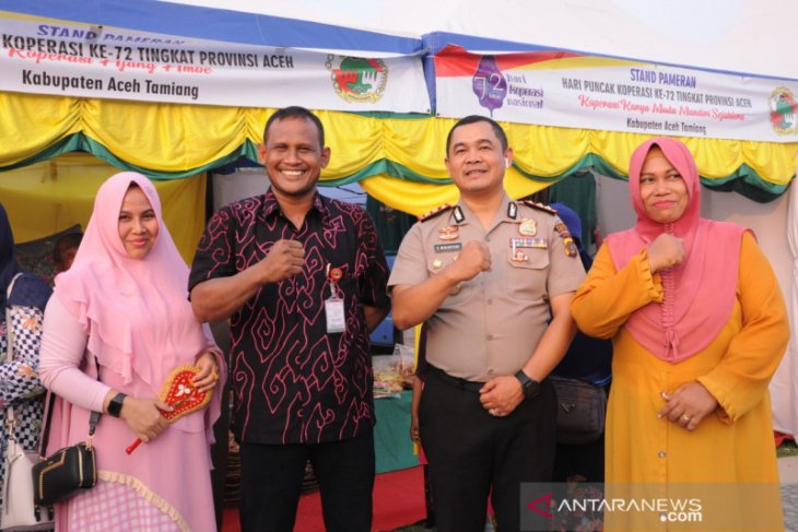 Bupati Rocky berharap koperasi tingkatkan pembinaan masyarakat