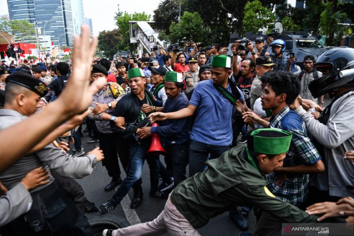 Fahri Hamzah minta Presiden Jokowi segera lantik pimpinan KPK 2019---2023