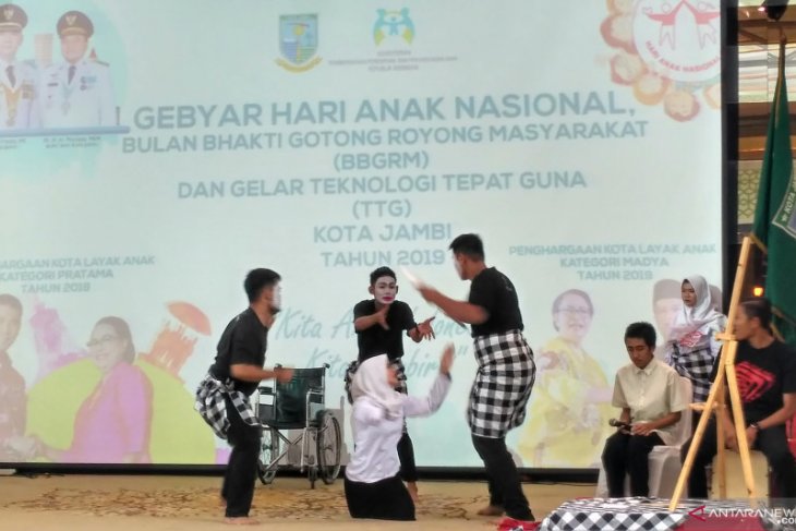 Siswa SLB Sri Sudewi meriahkan gebyar HAN melalui operet