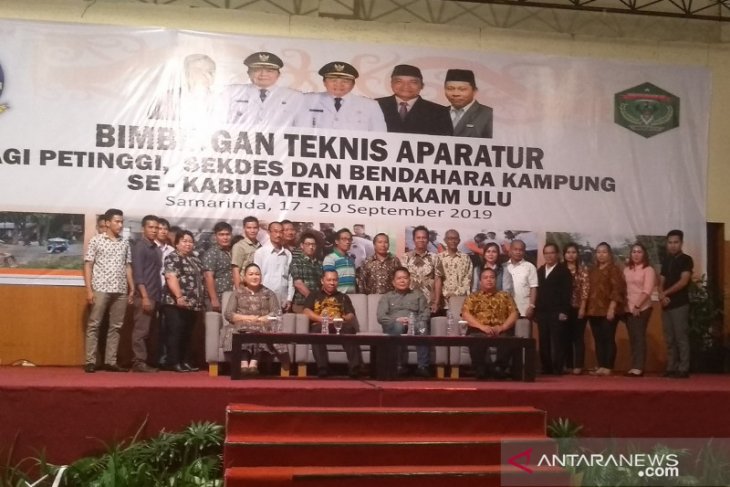 Bupati Mahulu ingatkan kades tutup buku 20 Desember