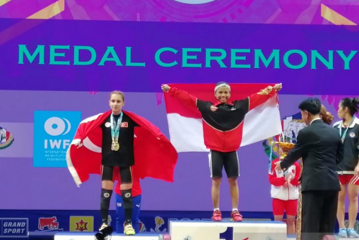 Lifter Lisa Setiawati sumbang emas pertama di Kejuaraan Dunia Thailand