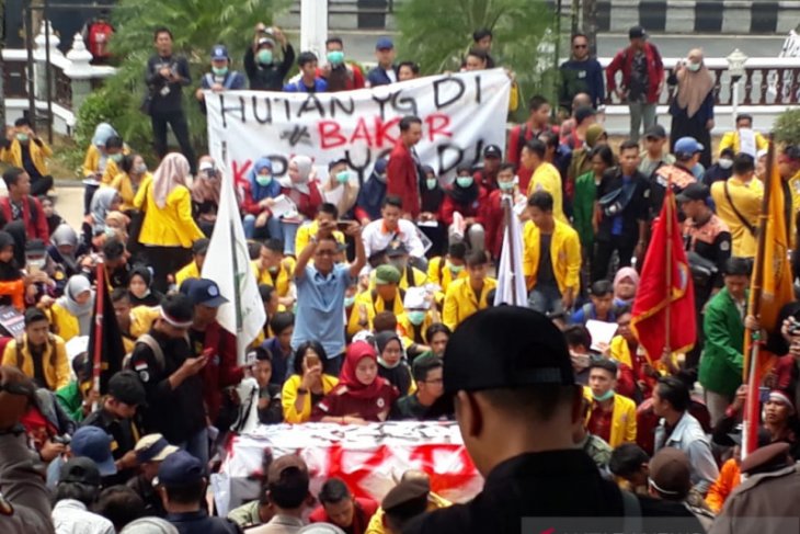 Unjuk rasa mahasiswa