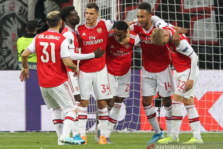 Arsenal tundukkan Frankfurt 3-0