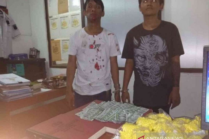 Transaksi puluhan ribu obat terlarang, dua pemuda diamankan petugas