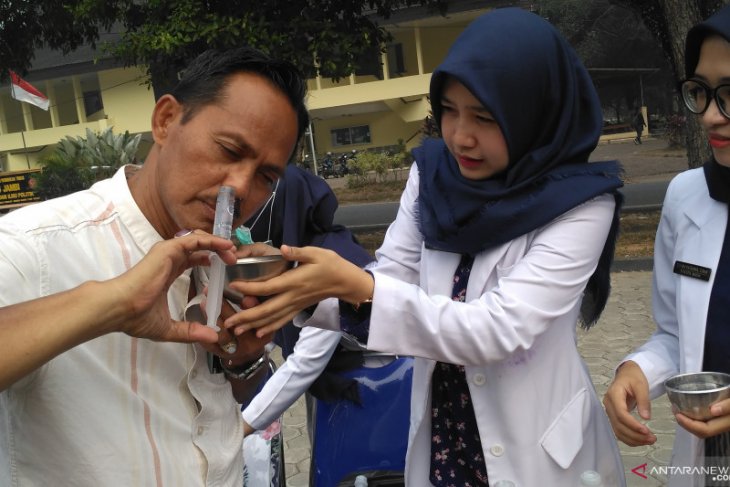 Mahasiswa kedokteran Unja sosialisasikan cara cuci hidung cegah iritasi akibat asap