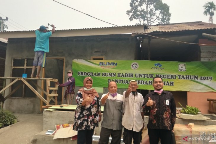 Tiga BUMN lakukan bedah rumah warga dan karyawan di Jambi