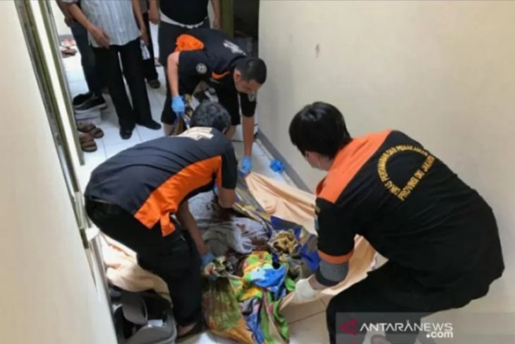 Polisi selidiki kematian ibu dan bayi di kamar kost