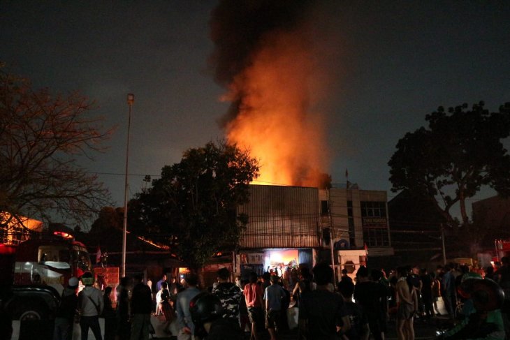Usai kebakaran di Pesing, KRL Duri-Tangerang kembali beroperasi