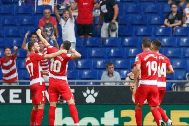 Granada sukses tumbangkan Barcelona 2-0