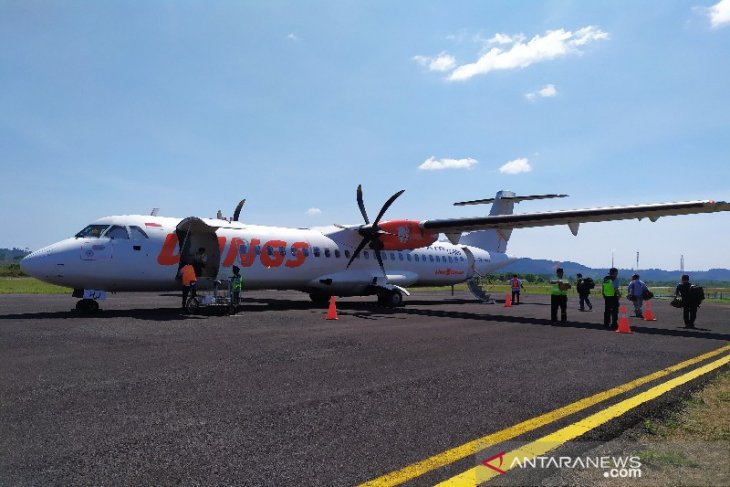 Operasional penerbangan empat bandara di Sumut terganggu asap