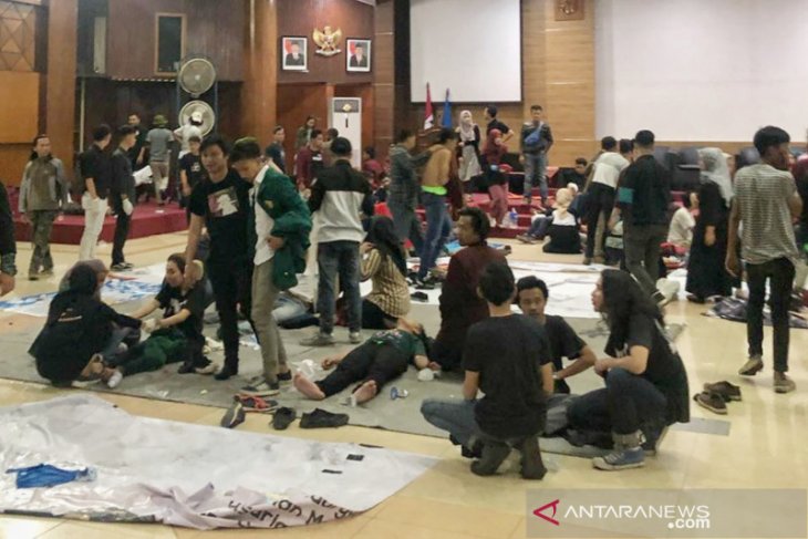 87 mahasiswa dan 9 polisi terluka dalam bentrokan di DPRD Jabar