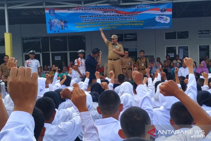 Gubernur Kepulauan Babel kampanyekan gerakan tanpa plastik di sekolah