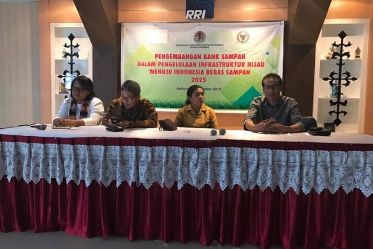 KLHK sosialisasi pembentukan bank sampah di Ambon