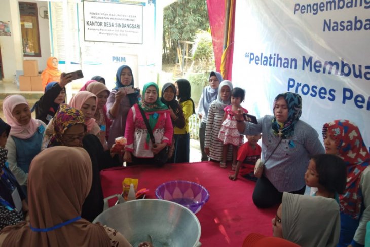 PNM ajari emak-emak Lebak bikin Emping Melinjo Aneka Rasa