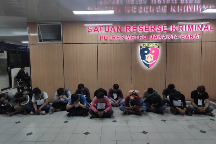 Polisi sebut demo tolak RKUHP ricuh disusupi kelompok lain