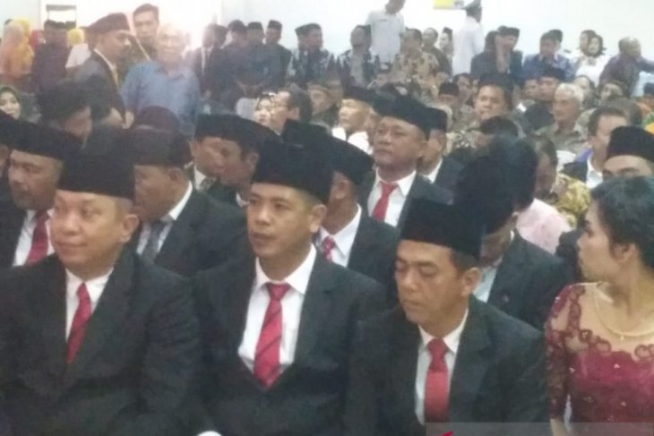 Anggota DPRD Labuhanbatu dari Gerindra dan Golkar tertidur saat pelantikan