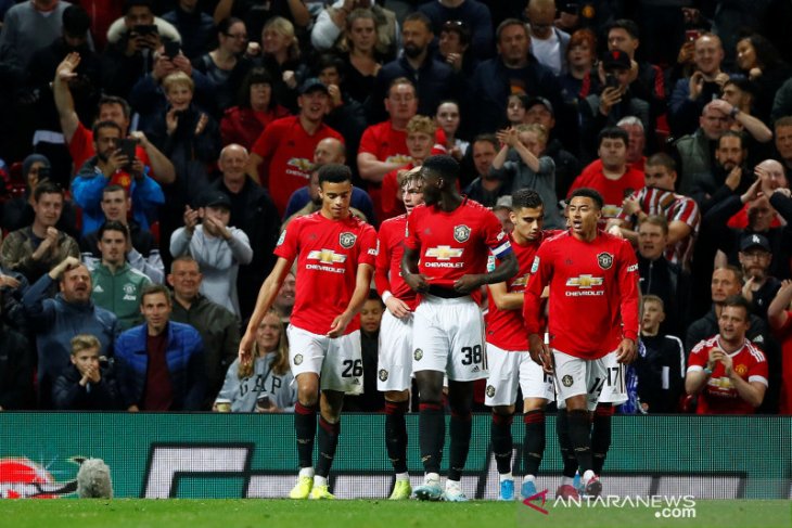 Piala Liga Inggris, MU dan Wolverhampton lolos berkat adu penalti, West Ham tersingkir