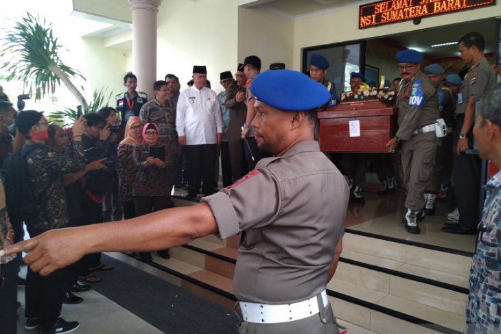 Empat jenazah korban kericuhan Wamena tiba di Padang