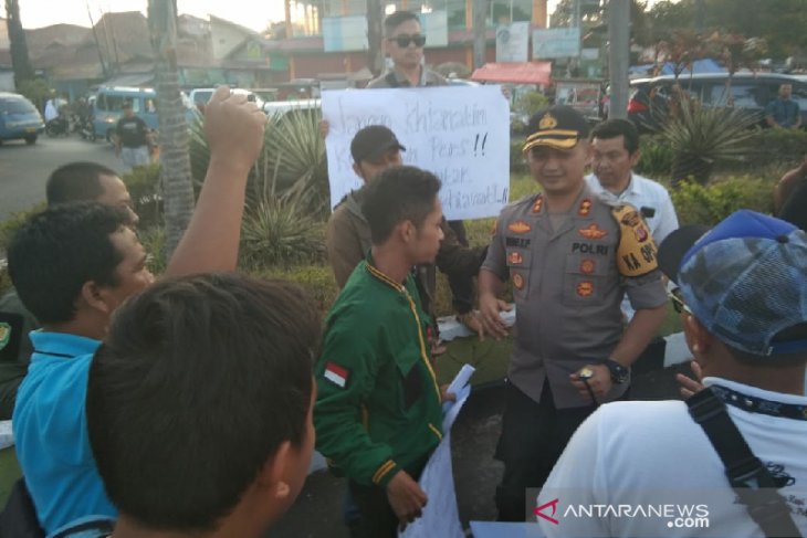 Aksi solidaritas wartawan Garut kecam kekerasan saat liputan
