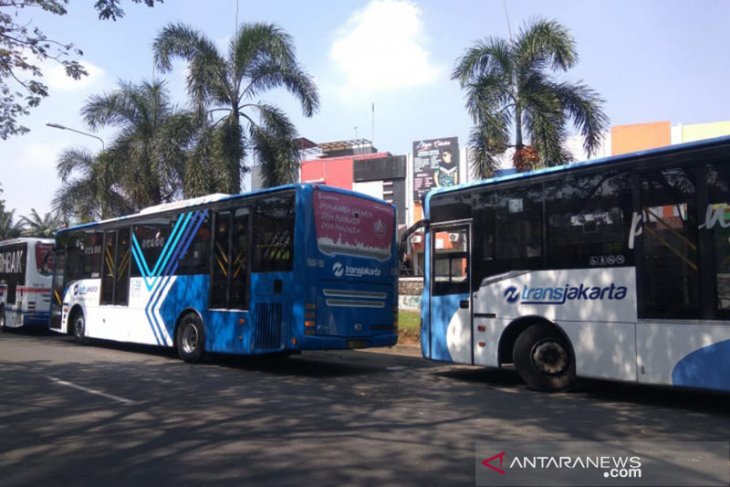 Transjakarta tabrak pengendara motor di Jakarta Timur
