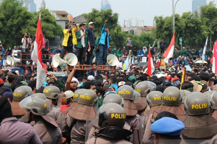 Zulkifli Hasan: Pimpinan dan anggota MPR RI menyatakan dukacita