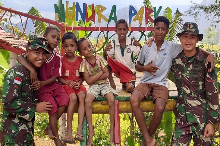Satgas Pamtas RI-Timor Leste berbagai kebahagiaan anak perbatasan